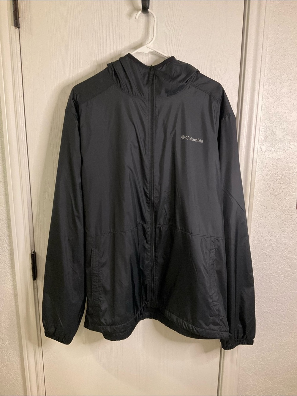 Columbia Men's Black Hooded Windbreaker Lightweight Jacket